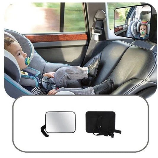 bébé dans son siége auto qui regarde dans le miroir
