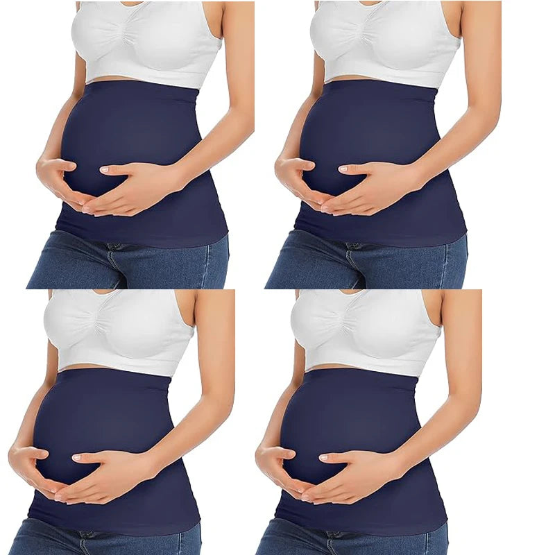 Femme enceinte en jean avec bandeau de maternité bleu marine – style et confort
